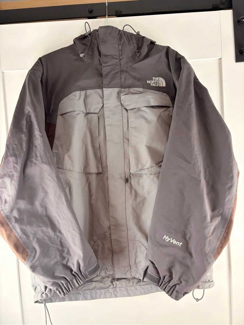 The North Face HyVent Hooded Waterproof Rain Jacket Gray Brown Men’s Medium